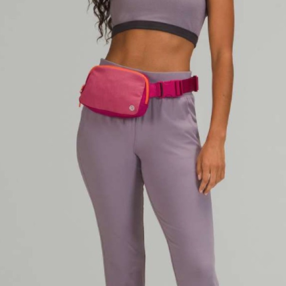 Lululemon Everywhere Belt Bag OG Pink Lychee Ripened Raspberry